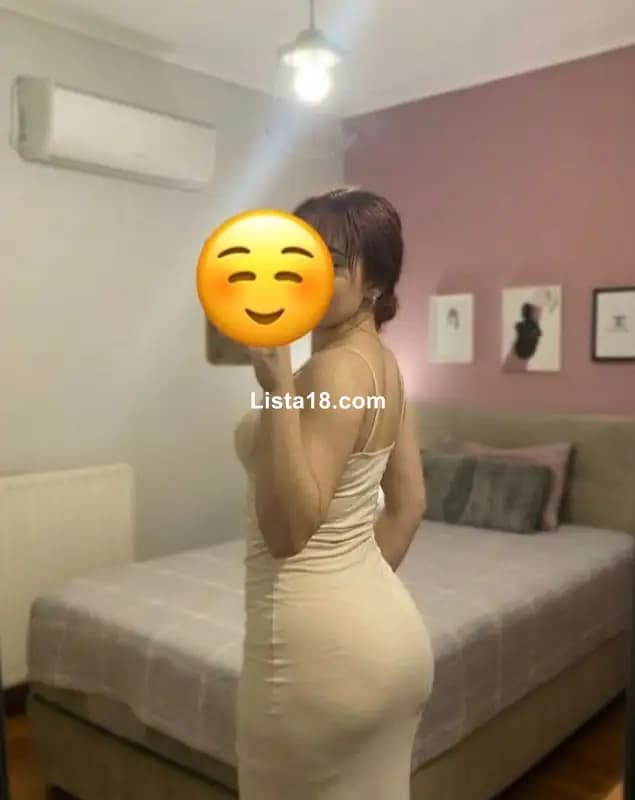 Soy nueva tengo 19 años soy nalgona pequeña de estatura