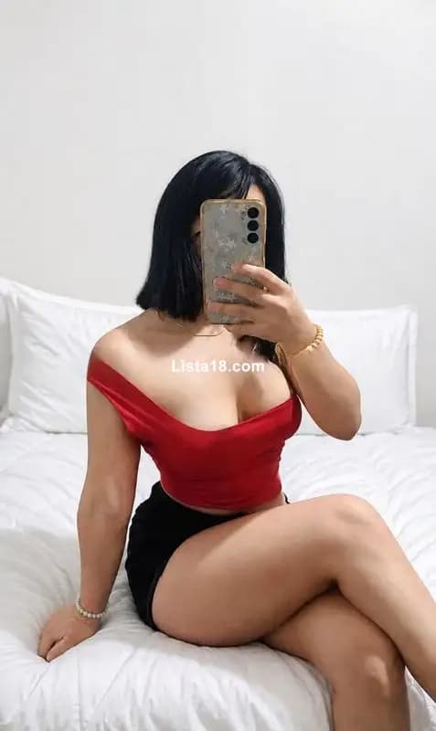 Tu chica complaciente y disponible para sacarte toda la leche que me quieras dar