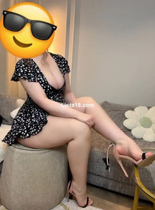 servicio completo ,fina elegante ,complaciente , pervertida disponible !