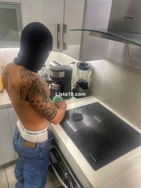 SCORT VIP CON TATUAJES VARONIL DISCRETO DISPONIBLE (6282-7875) - 2