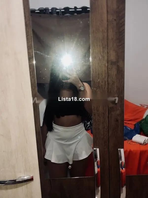 Linda morena de 19 años disponible para ti bebé escríbeme