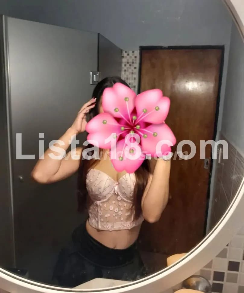 Camila 19 años, delgada bonita con lentes amor. Super tierna