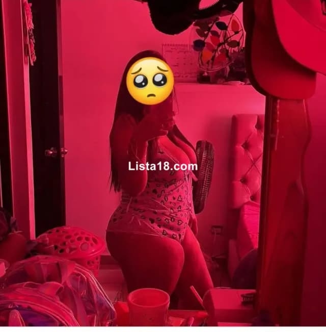 Estoy caliente papi,y me encuentro con la vagina bien mojadita
