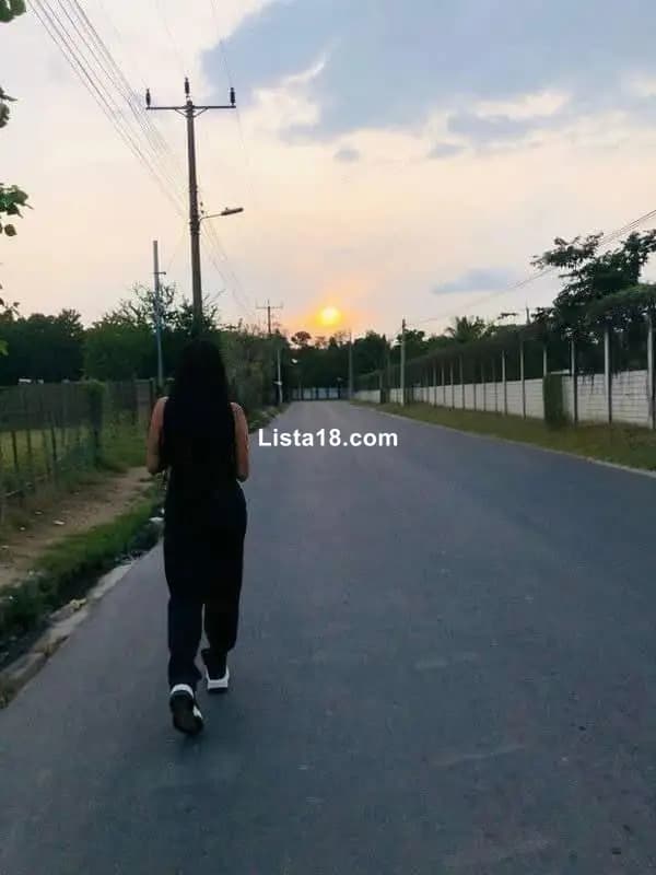 Melany 20 años flaquita disponible para atenderte corazon - 2
