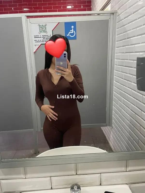 Chica de 22 años flaquita disponible hasta las 4pm - 3